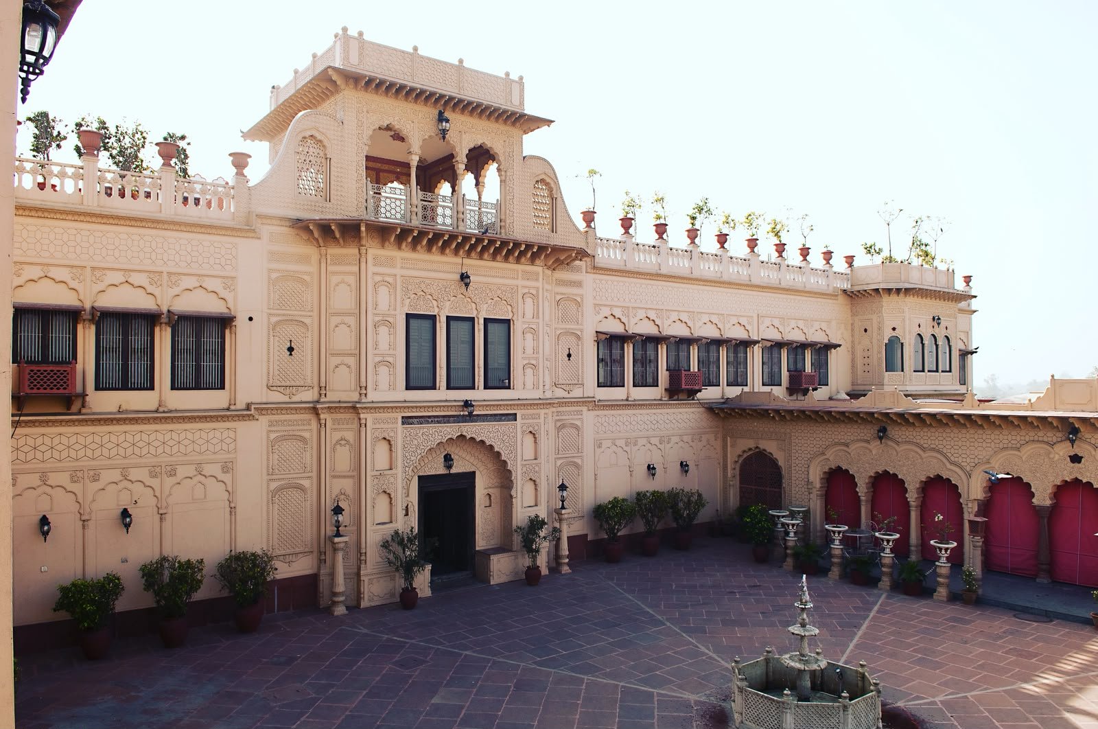 Shikwa Haveli setting