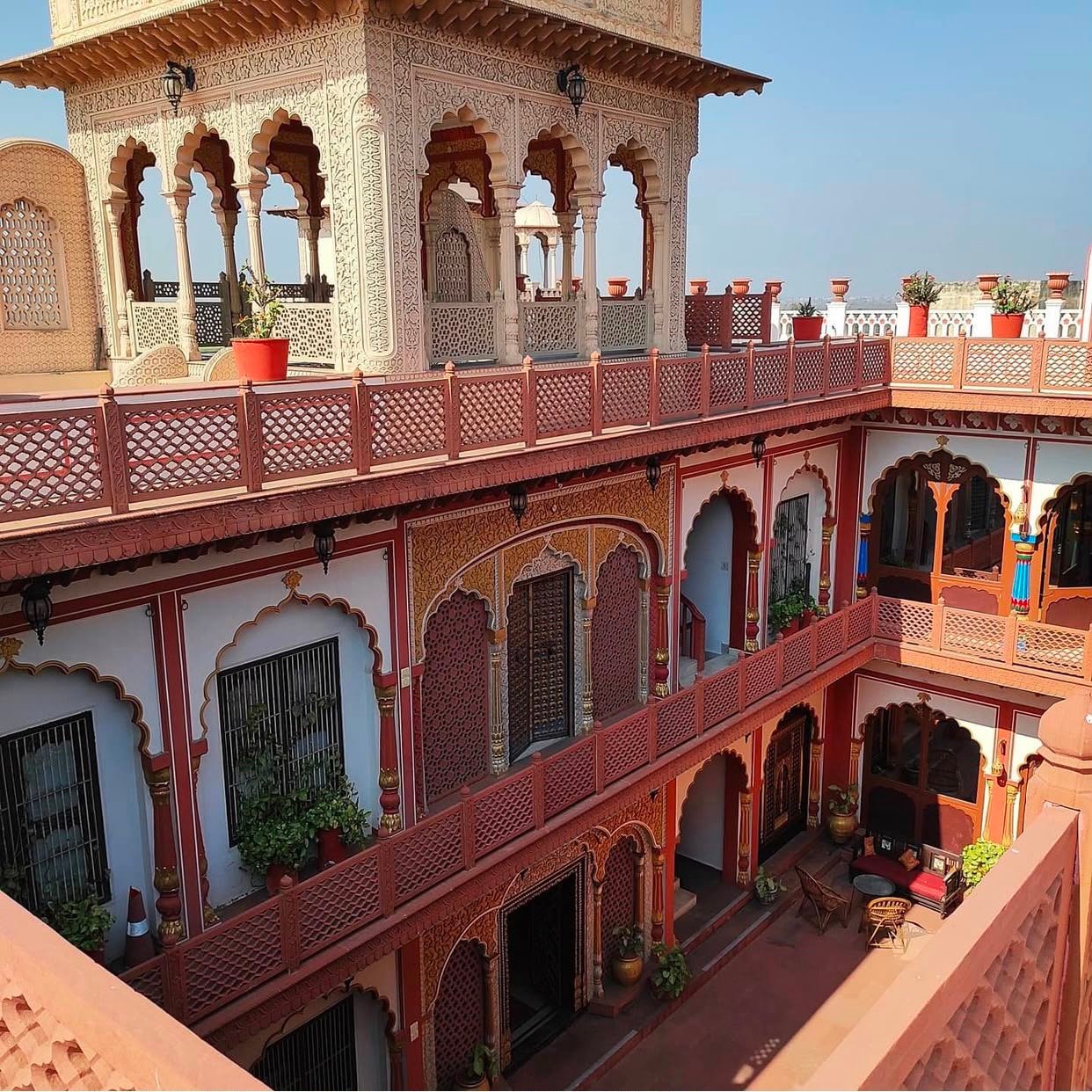 Shikwa Haveli setting